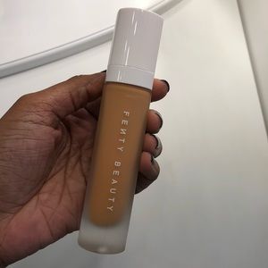 Fenty Foundation / 370